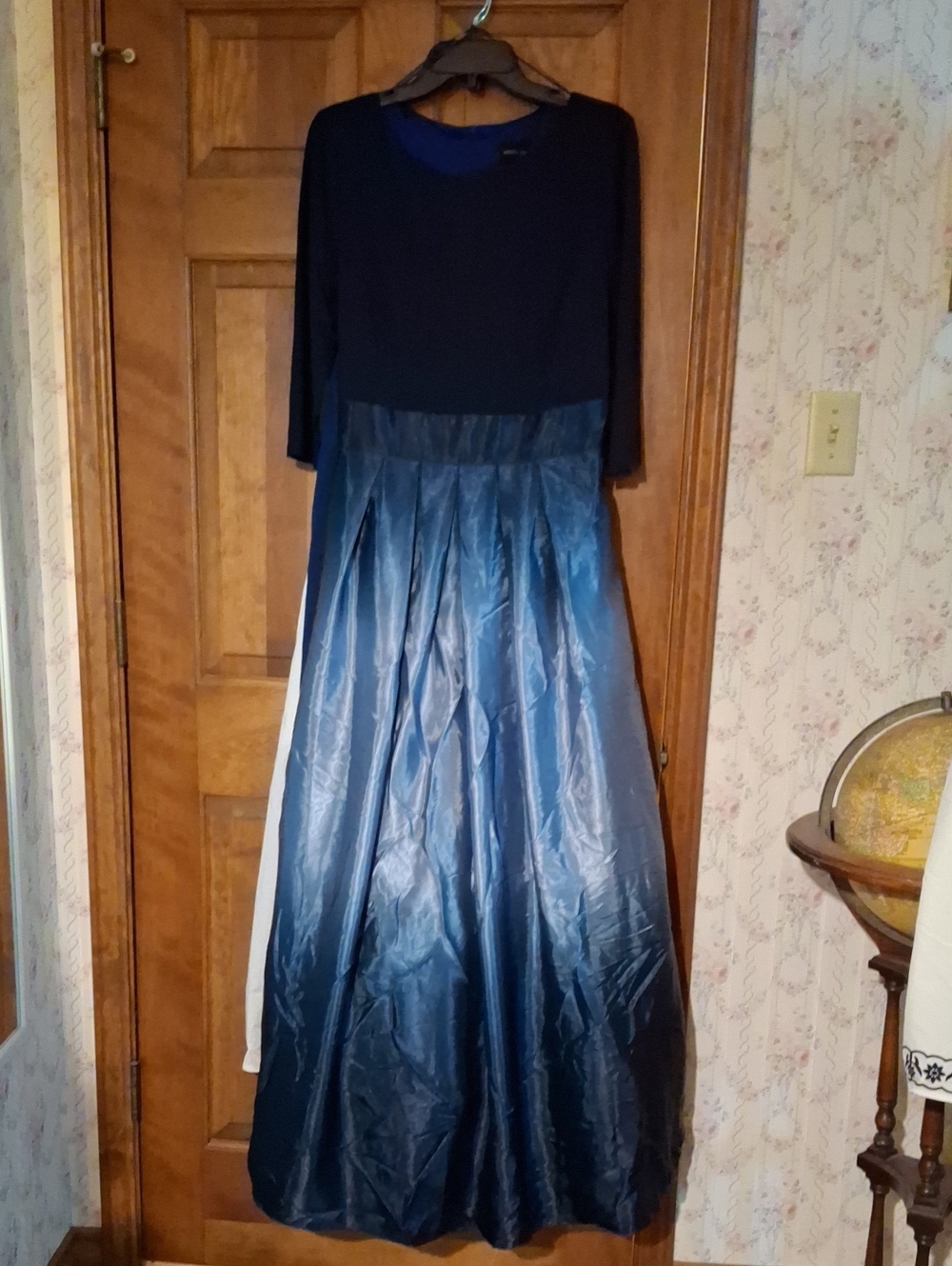 SLNY Matte Jersey and Ombré Satin Ballgown 16 NWOT